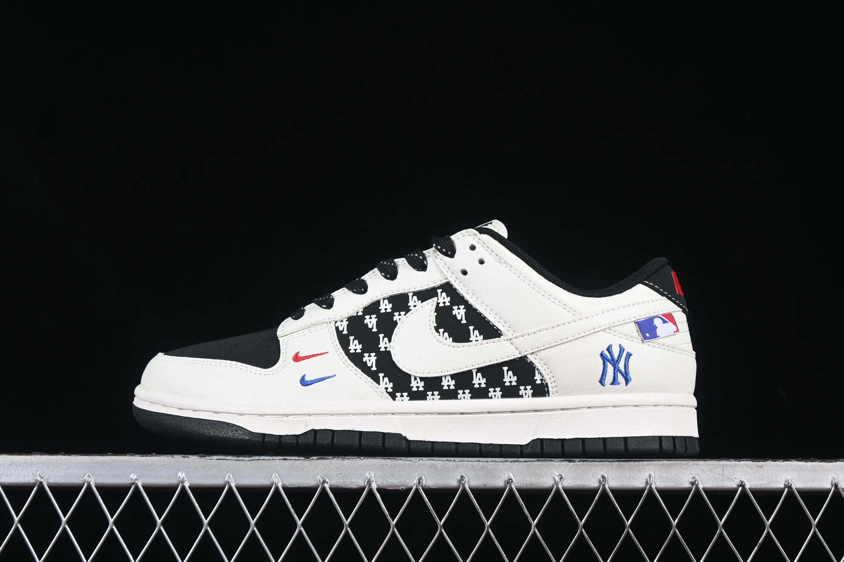 All categories Nk SB Dunk Series Nk SB Dunk Low High-end customized low-top sneakers Nike SB Dunk Low MLB joint brand barrage white hook Anniversary high-end customized low-top casual sneakers CS1688-101